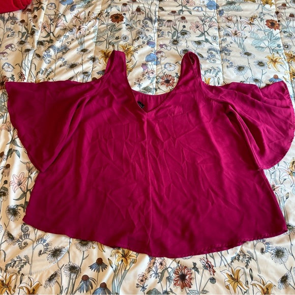 Torrid Size 1 Flowy Bare Shoulder Magenta Top - Picture 7 of 8